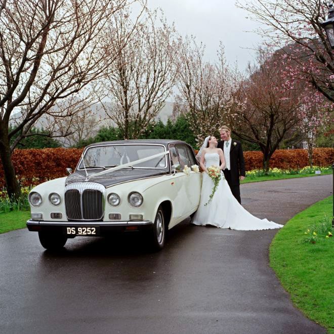 daimler_ds420_black_and_ivory_4